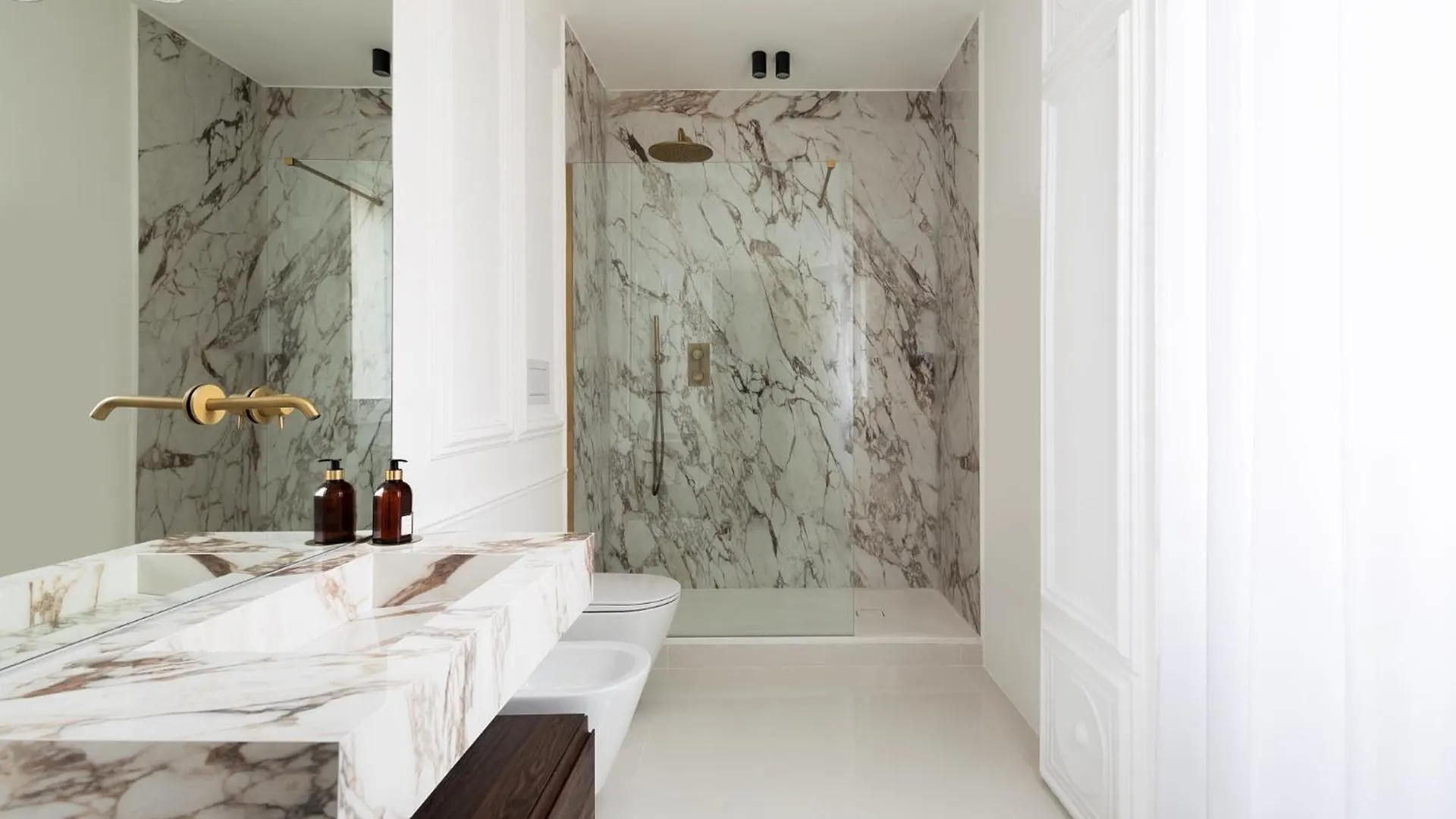 Floris Luxury Apartment New Florence 0*,  Italy