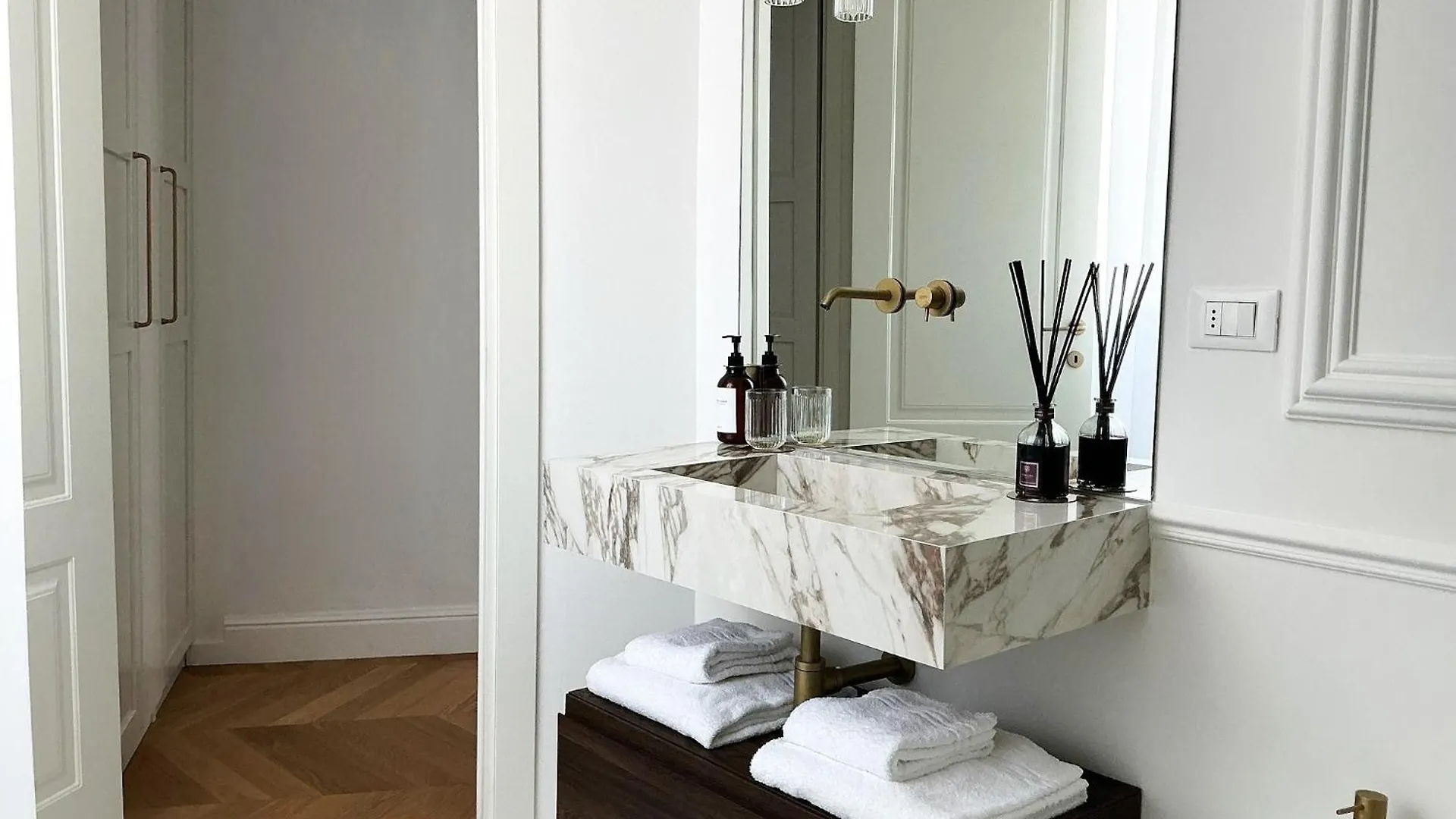 Floris Luxury Apartment New Florence Italy